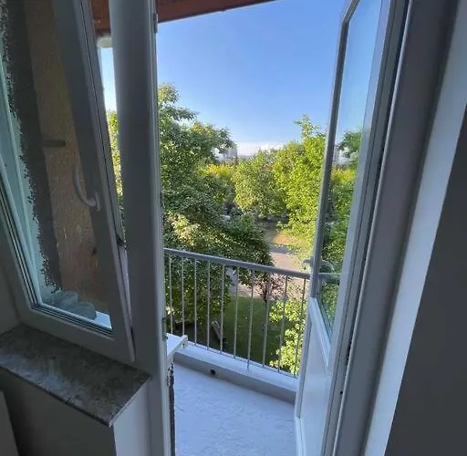 Spacious Apartment - Green & Peaceful