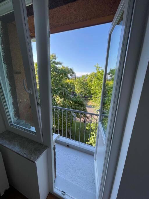 Spacious - & Peaceful Apartment *